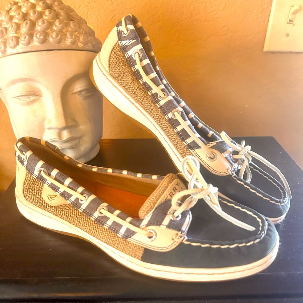 Sperry top sliders wore twice excellent condition. Smoke free home